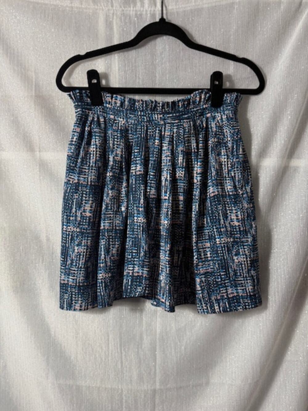 CUTE FOREVER 21 SKIRT SIZE MEDIUM
